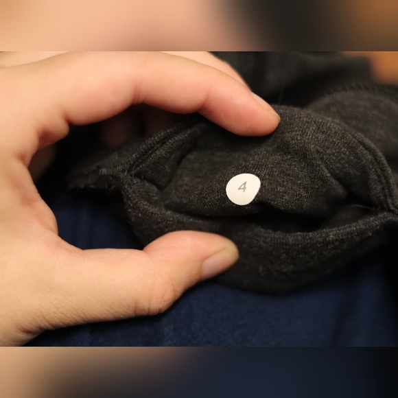 Lulu leggings size 4 - Picture 6 of 7